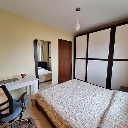 Stylish 1-bedroom Апартаменты Тирана