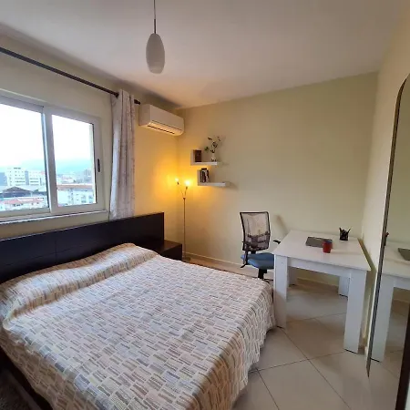 Stylish 1-bedroom Apartment *